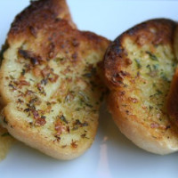 das Knoblauchbrot